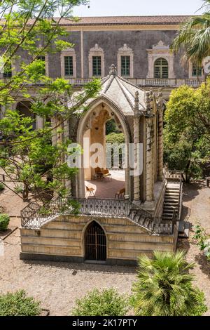 Das Ostkloster, Teil des ehemaligen Klosters von San Nicolò l’Arena. Es ist heute Teil der Universität von Catania Stockfoto