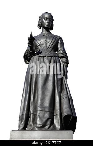 Gedenkstatue der Florence Nightingale in Westminster London England Großbritannien wurde 1915 auf dem Waterloo Place enthüllt und auf einem weißen Backgroun herausgeschnitten und isoliert Stockfoto