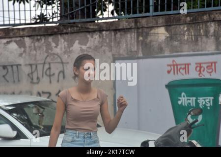 Neu-Delhi, Indien. 15. September 2022. Es gibt verschiedene Behälter von Abfällen wie nass, trocken, wiederverwendbar, gehalten in Ost-Delhi durch die Municipal Corporation. Während Cloud Over City, in Ost-Delhi. Kredit: ZUMA Press, Inc./Alamy Live Nachrichten Stockfoto