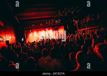 Kopenhagen, Dänemark. 15., September 2022. Die ukrainische Band Go A spielt ein Live-Konzert in der VEGA Arena in Kopenhagen. Hier ist Sängerin Kateryna Pavlenko live auf der Bühne zu sehen. (Foto: Gonzales Photo - Nikolaj Bransholm). Stockfoto