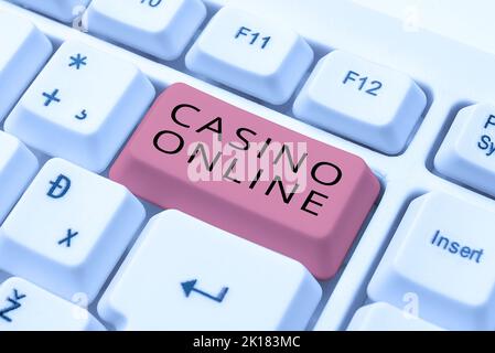 Text zeigt Inspiration Casino Online. Business Schaufenster Computer Poker Spiel Gamble Royal Bet Lotto High Stakes Stockfoto