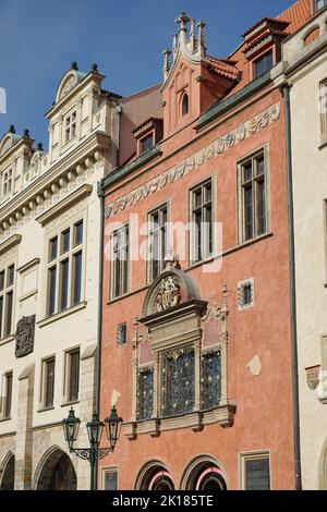 Prag, Tschechische Republik - September 24 : hoch dekorierter Apartmentblock in Prag am 24. September 2014 Stockfoto