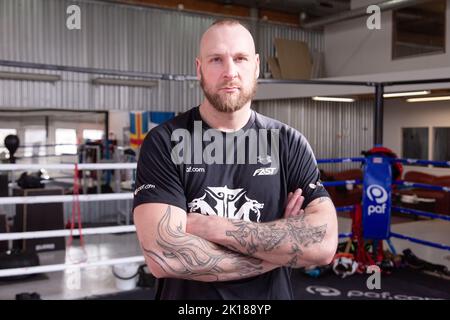 Das finnische Schwergewicht Robert Helenius in seiner Trainingshalle in Mariehamn am Åland in Finnland, März 2019. Foto: Rob Watkins Stockfoto