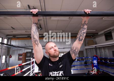 Das finnische Schwergewicht Robert Helenius in seiner Trainingshalle in Mariehamn am Åland in Finnland, März 2019. Foto: Rob Watkins Stockfoto