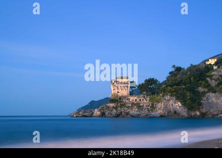 Turm genannt Crestarella, typisch für die Amalfi-Küste, vietri sul Mare, es Stockfoto