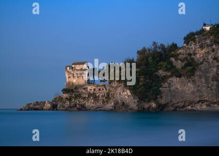 Turm genannt Crestarella, typisch für die Amalfi-Küste, vietri sul Mare, es Stockfoto