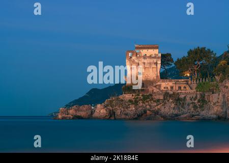 Turm genannt Crestarella, typisch für die Amalfi-Küste, vietri sul Mare, es Stockfoto