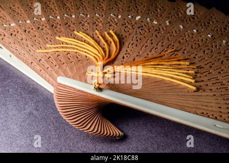 Antiker Holzventilator gleichmäßig verteilt. Stockfoto