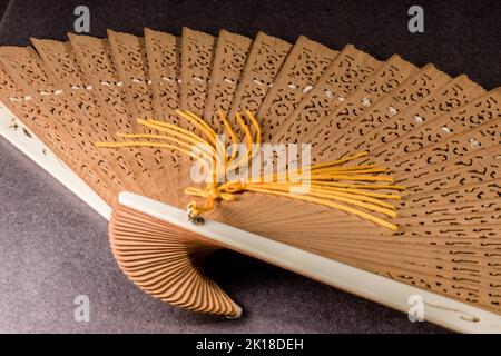 Antiker Holzventilator gleichmäßig verteilt. Stockfoto