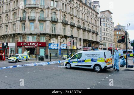 Ort der Polizeierstechung im zirkus piccadilly im Zentrum von london, england 16. september 2022 Stockfoto