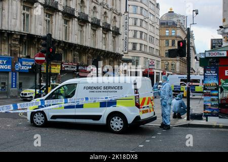 Ort der Polizeierstechung im zirkus piccadilly im Zentrum von london, england 16. september 2022 Stockfoto