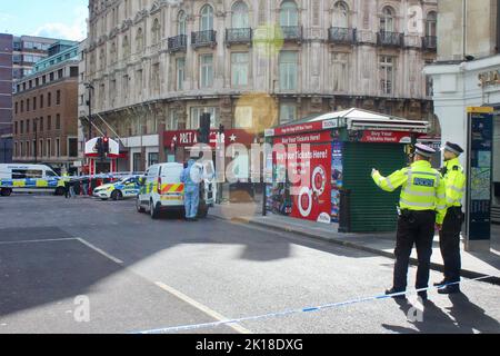 Ort der Polizeierstechung im zirkus piccadilly im Zentrum von london, england 16. september 2022 Stockfoto