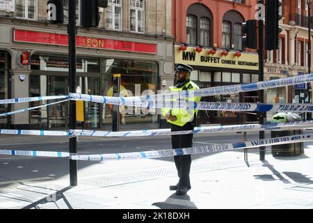 Ort der Polizeierstechung im zirkus piccadilly im Zentrum von london, england 16. september 2022 Stockfoto