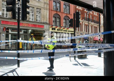 Ort der Polizeierstechung im zirkus piccadilly im Zentrum von london, england 16. september 2022 Stockfoto