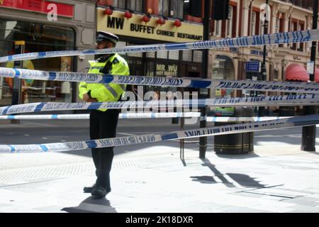 Ort der Polizeierstechung im zirkus piccadilly im Zentrum von london, england 16. september 2022 Stockfoto