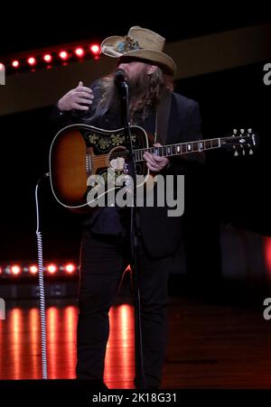 Chris Stapleton auf der Bühne für CMT-GIGANTEN: VINCE GILL Stage Show, Fisher Center for the Performing Arts in Belmont, Nashville, TN 12. September 2022. Foto: MORA/Everett Collection Stockfoto