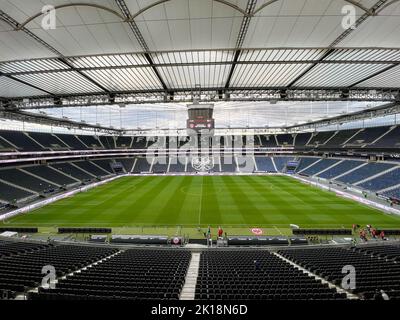 Frankfurt, Deutschland. 16. September 2022. Frankfurt, Deutschland, September 16. 2022: Generalansicht vor dem FLYERALARM Frauen-Bundesliga-Spiel zwischen Eintracht Frankfurt und FC Bayern München im Deutsche Bank Park, Frankfurt am Main. (Norina Toenges/Sports Press Photo/SPP) Quelle: SPP Sport Press Photo. /Alamy Live News Stockfoto