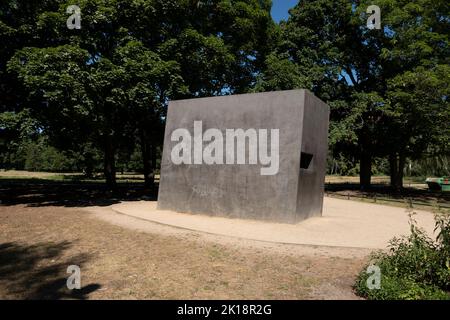 Denkmal für die im Nationalsozialismus verfolgten Homosexuellen. 2008. Entworfen von artis Stockfoto