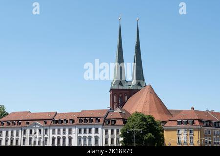 St. Nikolai-Kirche (St. Nikolaikirche) befestigte Westwerk. Sie ist die älteste Kirche Berlins (erbaut 1220 - 1230). Nikolaiviertel Stockfoto