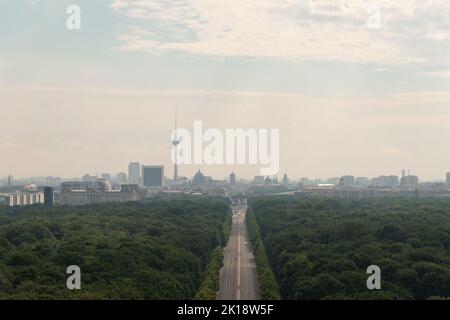 Blick auf das Stadtzentrum von der Siegessäule. Tiergarten. Berlin. Deutschland Stockfoto