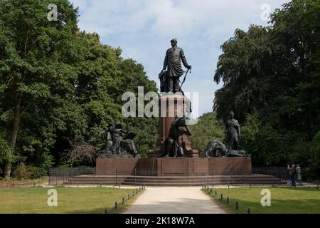 Das Bismarck-Nationaldenkmal. Statue gewidmet Prinz Otto von Bismarck, Ministerpräsident des Königreichs Preußen und der f Stockfoto