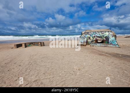 Deutsche Bunker ab WW2 Uhr am Strand Stockfoto