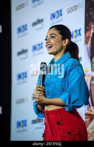 Neu-Delhi, Indien. 16. September 2022. Die indische Schauspielerin Rashmika Mandanna nimmt an einer Pressekonferenz zum kommenden Film „Auf Wiedersehen“ im Nehru Place, Neu-Delhi, Teil. Kredit: SOPA Images Limited/Alamy Live Nachrichten Stockfoto