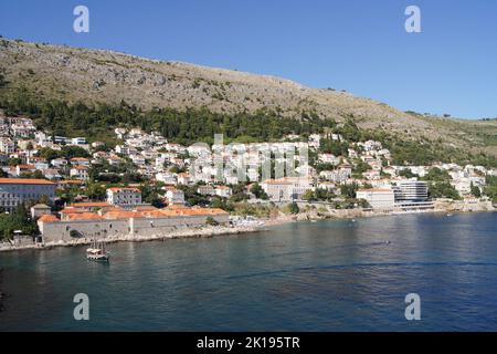 Costa de Dubrovnik y ciudad en el mar Adriatico Stockfoto