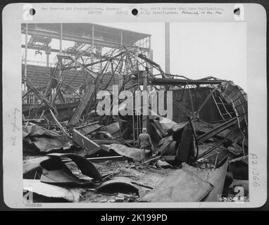 Bombenschaden In Der Ölraffinerie Buer-Scholven In Gelsenkirchen. Stockfoto