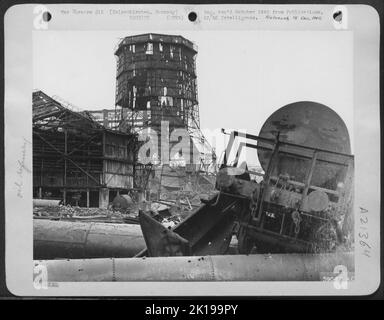 Bombenschaden In Der Ölraffinerie Buer-Scholven In Gelsenkirchen. Stockfoto