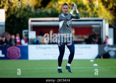 London, Großbritannien. 16. September 2022. Manuela Zinsberger (1 Arsenal) vor dem Barclays FA Womens Super League-Spiel zwischen Arsenal und Brighton im Meadow Park in London, England. (Liam Asman/SPP) Quelle: SPP Sport Press Photo. /Alamy Live News Stockfoto