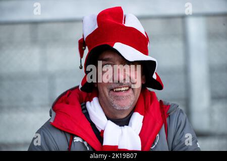 London, Großbritannien. 16. September 2022. Ein Arsenal-Fan vor dem Barclays FA Womens Super League-Spiel zwischen Arsenal und Brighton im Meadow Park in London, England. (Liam Asman/SPP) Quelle: SPP Sport Press Photo. /Alamy Live News Stockfoto