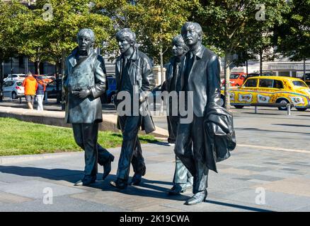 Die Andy Edwards Beatles Statue am Pier Head in Liverpool Stockfoto