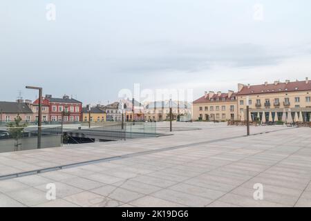 Kutno, Polen - 30. Mai 2022: Wolnosci-Platz in Kutno. Stockfoto