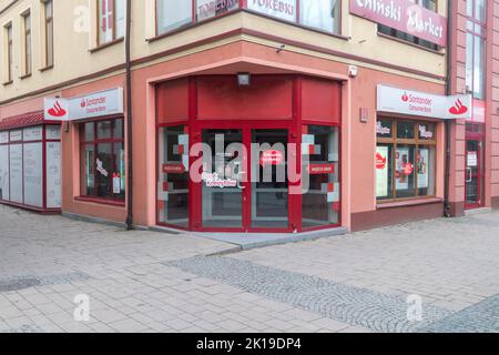 Kutno, Polen - 30. Mai 2022: Santander Consumer Bank. Stockfoto