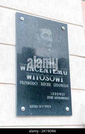 Kutno, Polen - 30. Mai 2022: Gedenktafel von Wincenty Witos. Wincenty Witos war ein polnischer Politiker, prominentes Mitglied und Führer der polnischen Peo Stockfoto