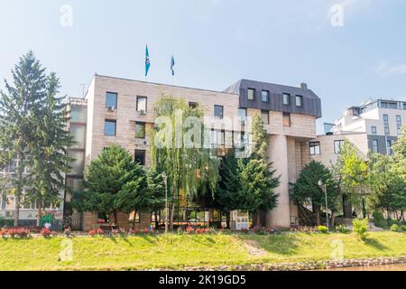 Sarajevo, Bosnien und Herzegowina - 3. Juni 2022: Das Gebäude des Bundestages. Parlament der Föderation von Bosnien und Herzegowina. Stockfoto