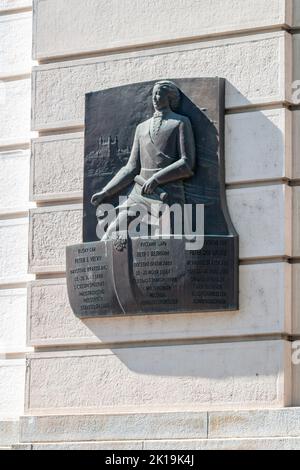 Bratislava, Slowakei - 31. Mai 2022: Gedenkrelief von Peter dem Großen. Stockfoto
