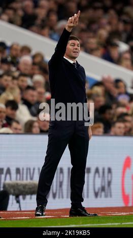 Birmingham, Großbritannien. 16.. September 2022. Steven Gerrard, der Manager von Aston Villa, unterrichtet während des Spiels in der Premier League in Villa Park, Birmingham. Bildnachweis sollte lauten: Andrew Yates / Sportimage Kredit: Sportimage/Alamy Live Nachrichten Kredit: Sportimage/Alamy Live Nachrichten Stockfoto