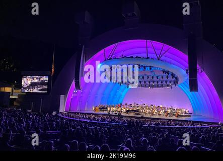 Los Angeles, USA. 15. September 2022. Der chinesische Pianist lang lang tritt am 15. September 2022 beim Hollywood Bowl in Los Angeles, USA, auf. Lang lang spielte in einem Konzert am Donnerstagabend im Hollywood Bowl, einem Amphitheater in den Hollywood Hills von Los Angeles, ikonische Disney-Melodien. Kredit: Gao Shan/Xinhua/Alamy Live Nachrichten Stockfoto