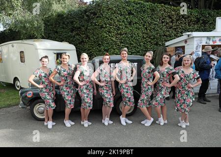 Goodwood, West Sussex, Großbritannien. 16.. September 2022. Stil der 40er Jahre beim Goodwood Revival in Goodwood, West Sussex, Großbritannien. © Malcolm Greig/Alamy Live News Stockfoto