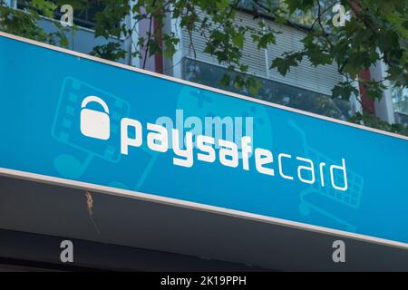 Maribor, Slowenien - 2. Juni 2022: Logo und Zeichen der Paysafecard. Paysafecard ist eine im Voraus bezahlte Online-Zahlung. Stockfoto