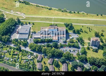 Luftaufnahme, Helios Rhein Klinik Duisburg und St.-Joseph-Hospital Laar Zentrum, Beeckerwerth, Duisburg, Ruhrgebiet, Nordrhein-Westfalen, Deutschland, DE Stockfoto