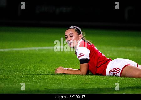 London, Großbritannien. 16. September 2022. Katie McCabe (15 Arsenal) während des Barclays FA Womens Super League-Spiels zwischen Arsenal und Brighton im Meadow Park in London, England. (Liam Asman/SPP) Quelle: SPP Sport Press Photo. /Alamy Live News Stockfoto