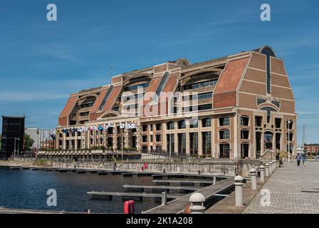 Europa, Frankreich, Dunkerque - 9. Juli 2022: Gebäude der Communauté Urbaine de Dunkerque als administratives und technisches Zentrum der Stadt in Port du Bassi Stockfoto