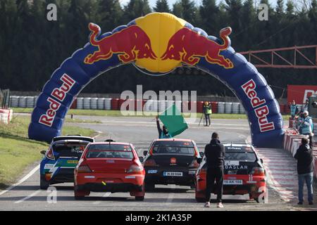 KOCAELI, TÜRKEI - 26. DEZEMBER 2021: Start der türkischen Rallycross-Meisterschaften. Stockfoto