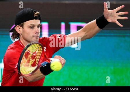 Hamburg, Deutschland. 16. September 2022. Der Belgier Zizou Bergs wurde in Aktion bei einem Spiel zwischen dem deutschen Struff und dem belgischen Bergs, dem ersten Spiel zwischen dem belgischen Team und Deutschland, in der Gruppe C der Gruppenphase des Davis-Cup-Finales 2022, Freitag, 16. September 2022, in Hamburg, Deutschland, gezeigt. Belgien tritt vom 13. Bis 18. September gegen Australien, Deutschland und Frankreich in der Gruppe C. BELGA AN Foto LAURIE DIEFFEMBACQ Quelle: Belga News Agency/Alamy Live News Stockfoto