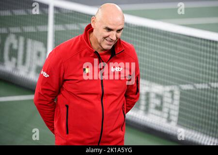 Hamburg, Deutschland. 16. September 2022. Der belgische Kapitän Johan Van Herck, abgebildet während eines Spiels zwischen dem deutschen Struff und den belgischen Bergs, dem ersten Spiel zwischen dem belgischen Team und Deutschland, in der Gruppe C der Gruppenphase des Davis-Cup-Finales 2022, Freitag, 16. September 2022, in Hamburg, Deutschland. Belgien tritt vom 13. Bis 18. September gegen Australien, Deutschland und Frankreich in der Gruppe C. BELGA AN Foto LAURIE DIEFFEMBACQ Quelle: Belga News Agency/Alamy Live News Stockfoto