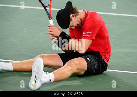 Hamburg, Deutschland. 16. September 2022. Der Belgier Zizou Bergs sieht bei einem Spiel zwischen dem Deutschen Struff und dem Belgischen Bergs, dem ersten Spiel zwischen dem belgischen Team und Deutschland, in der Gruppe C der Gruppenphase des Davis-Cup-Finales 2022, Freitag, 16. September 2022, in Hamburg, Deutschland, niedergeschlagen aus. Belgien tritt vom 13. Bis 18. September gegen Australien, Deutschland und Frankreich in der Gruppe C. BELGA AN Foto LAURIE DIEFFEMBACQ Quelle: Belga News Agency/Alamy Live News Stockfoto