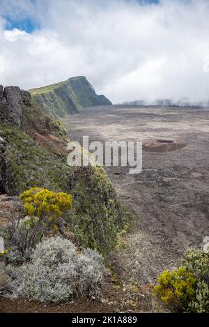 Formica Leo kleiner Krater in der Nähe des aktiven Vulkans Piton de la Fournaise, Insel Réunion, Frankreich Stockfoto